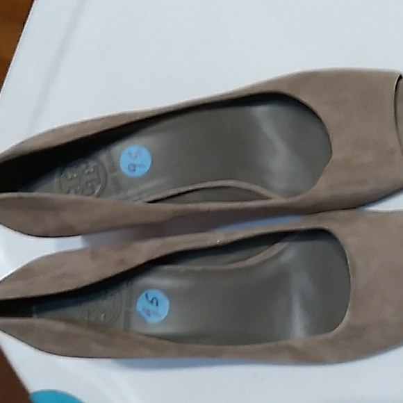 Suede heels open toe Never worn - Picture 3 of 5